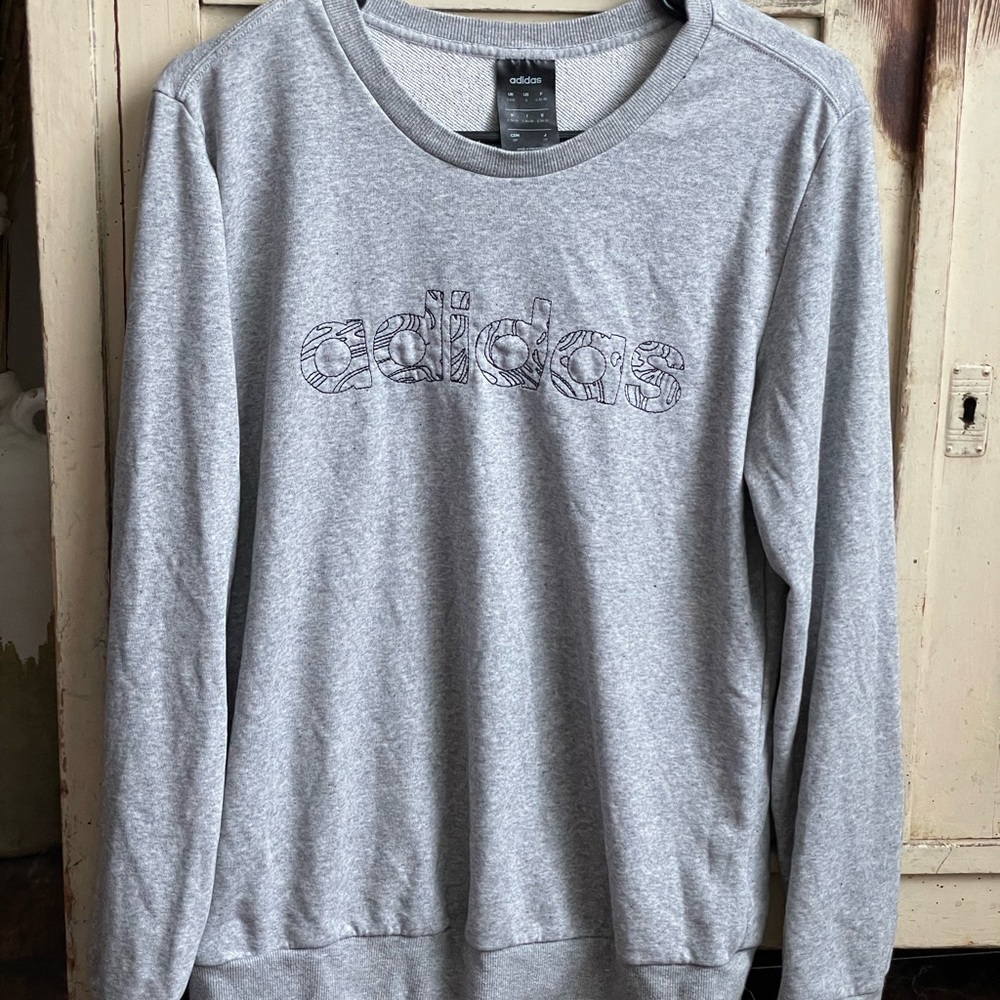 Women Size Small Adidas Crewneck Sweatshirt!